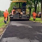  📷В ЖКХ отчитались о ремонте 0,36 км2 асфальта в дворах по всему Минску