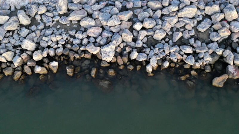     Гравий, камни. Фото: ru.freepik.com, автор wirestock.