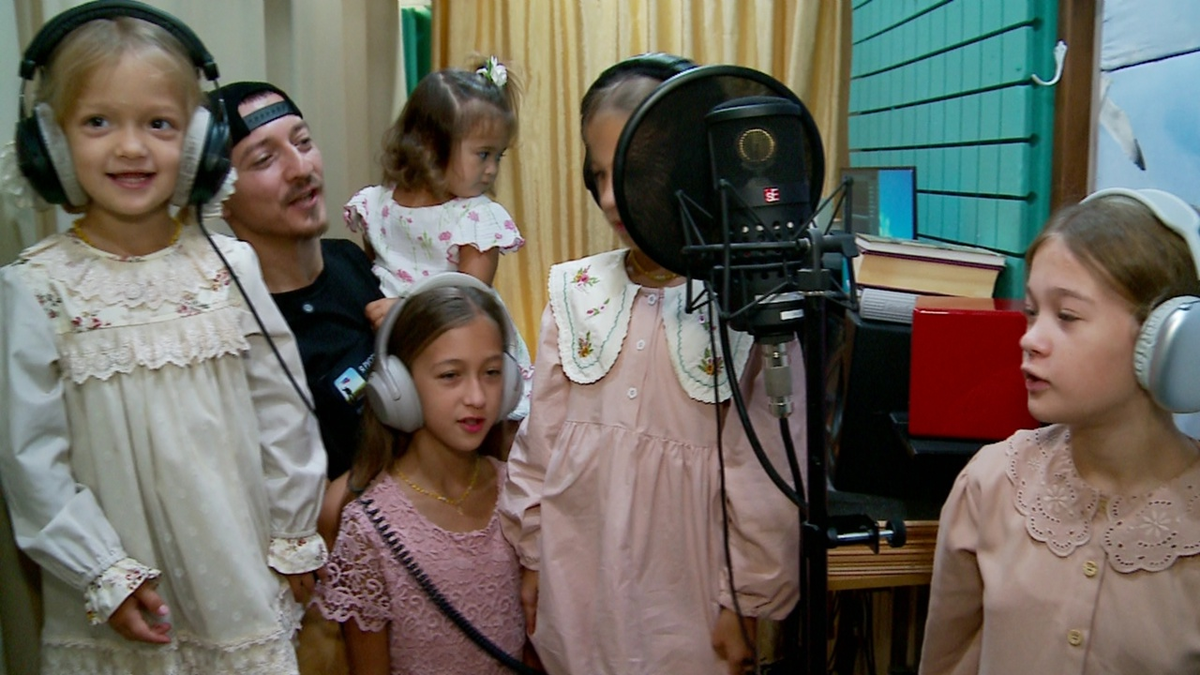 В творческой семье Вавиловых из Тюмени - 5 дочерей!