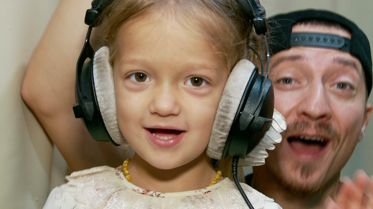 Отец семейства превратил забавную детскую фразу в текст песни