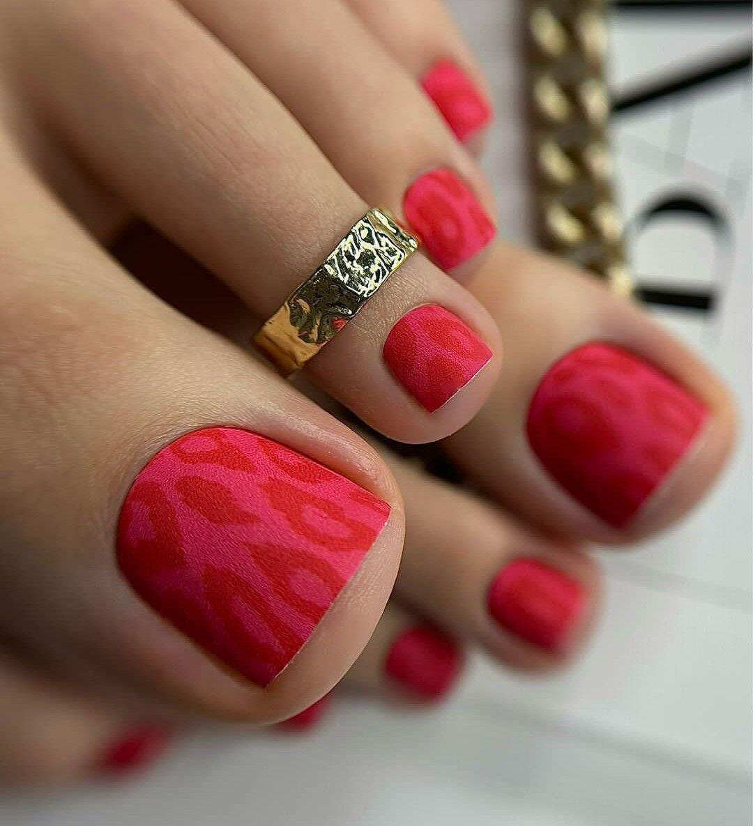 Педикюр с плёнками в «Орхидее» — когда ногтям нужен отдых, а тебе — восторг