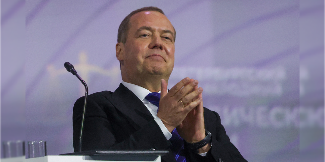 «Дедули, не учите Россию!»: Медведев жёстко ответил на требования США по Украине
