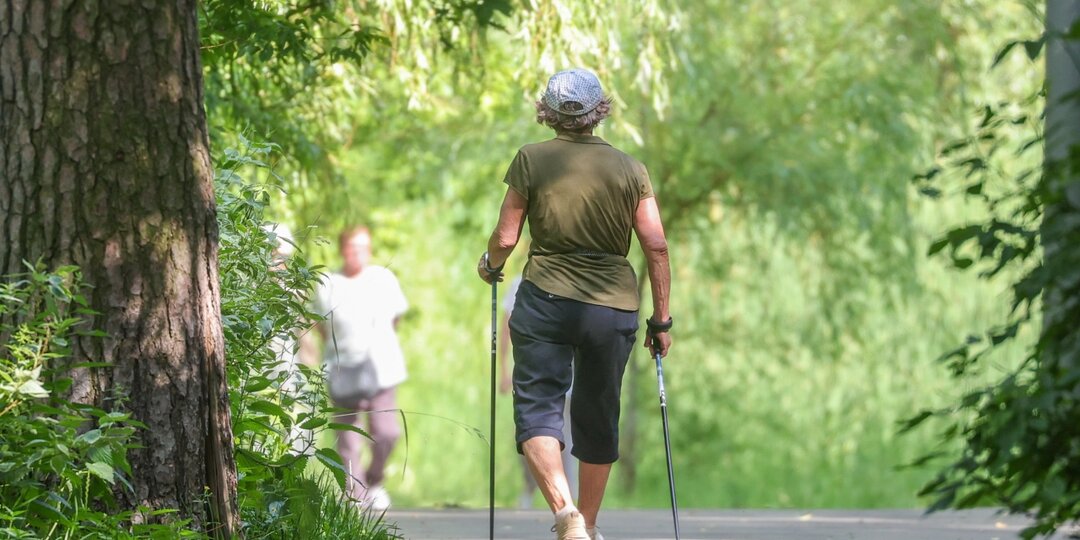 Десять тысяч шагов - это миф. Врач назвал самое популярное заблуждение "эпохи браслетов"