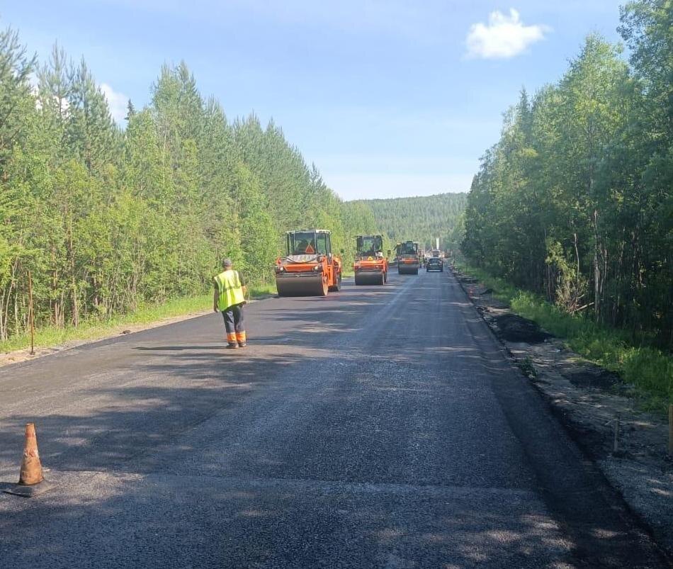    На участке автодороги Октябрьское — Андра завершают укладку асфальтобетонного покрытия