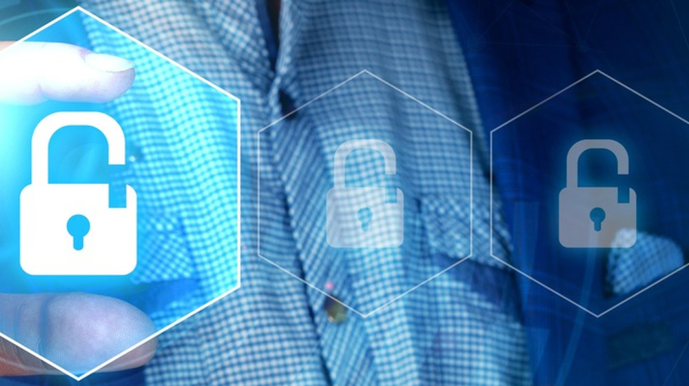    Почему дети не скрывают свой номер телефона в сети