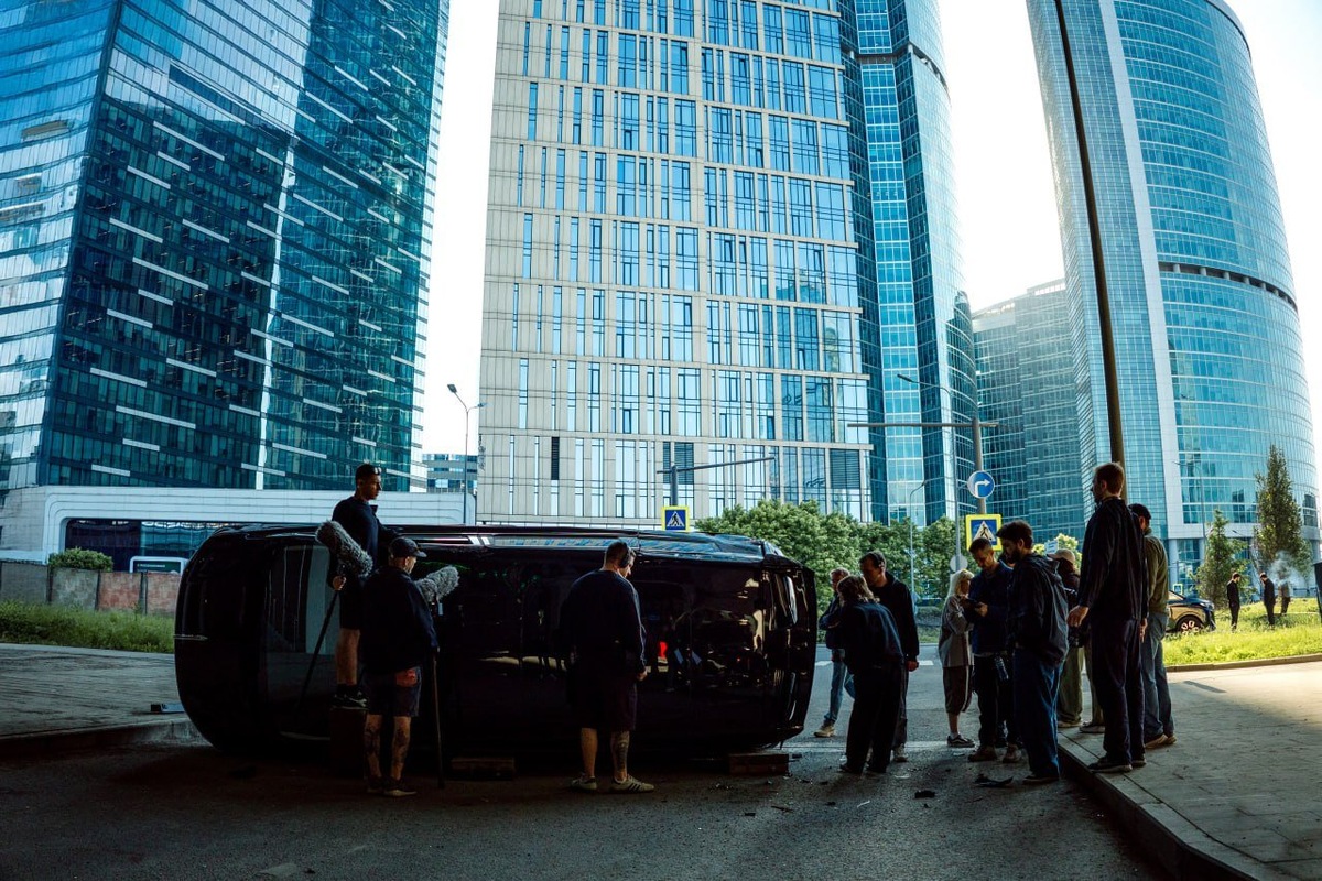    Минивэн Hongqi HQ9 стал частью нового телесериала «Холод»