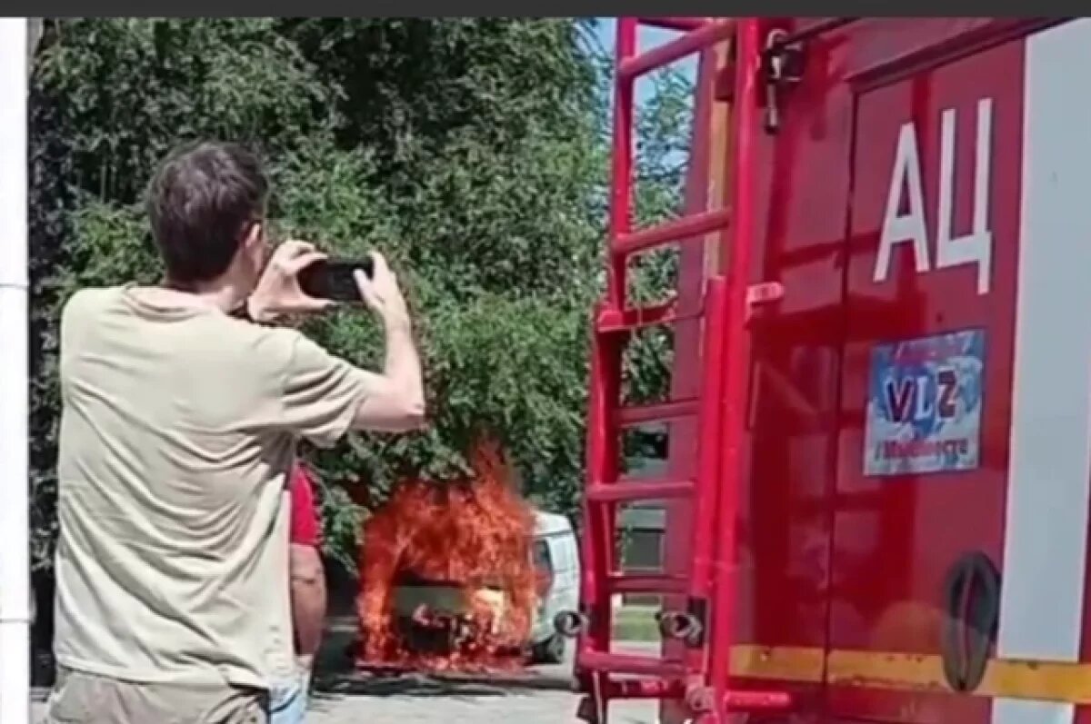    Два авто сгорели утром вторника в Волгоградской области – видео