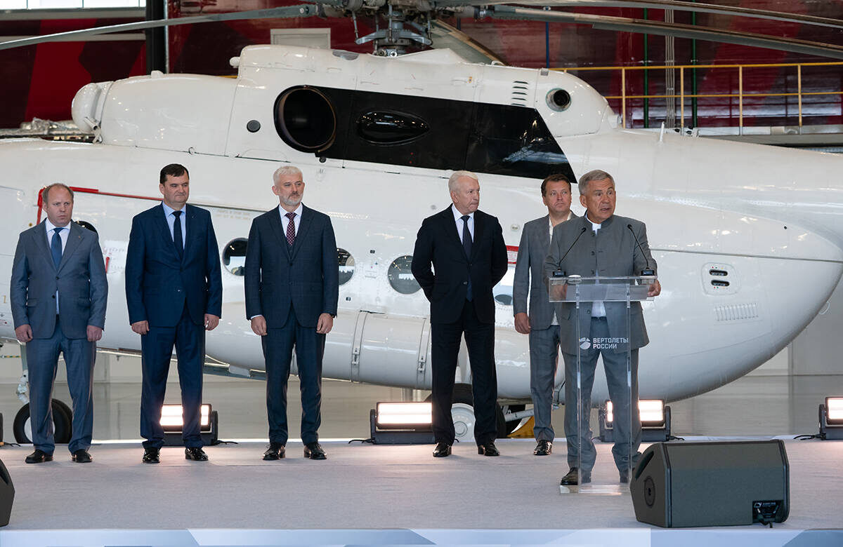 Торжественная церемония передачи 10 вертолетов Ми-8МТВ-1 производства Казанского вертолетного завода регионам России прошла сегодня в КазаниФото: © Салават Камалетдинов / «Татар-информ»
