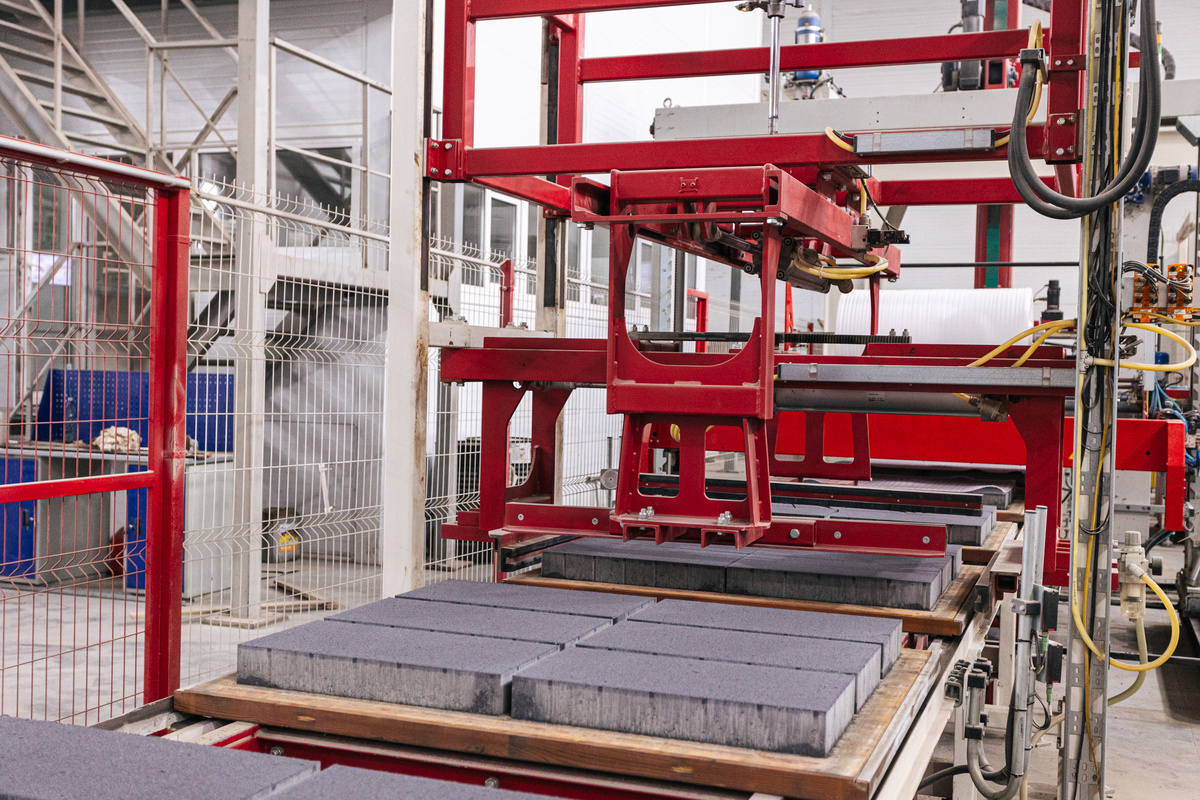 Производство качественной тротуарной плитки - сложный технологический процесс и серьезные инвестиции в оборудование