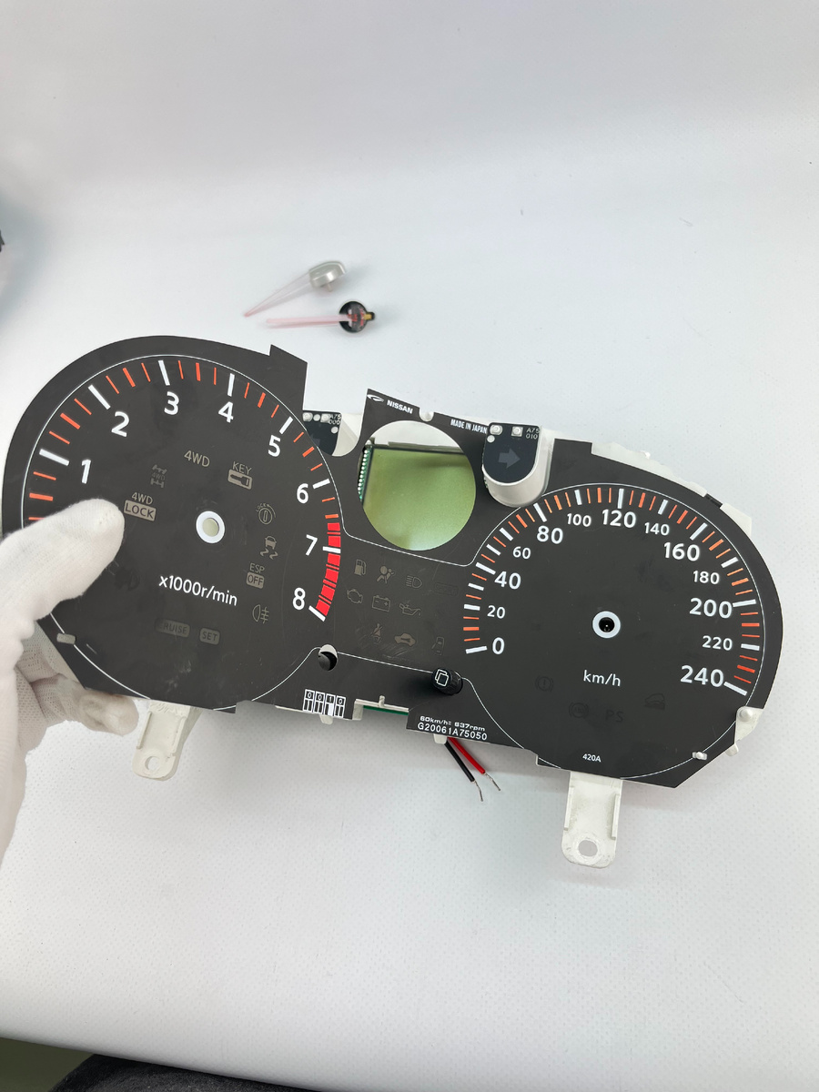 Снимите заводскую шкалу