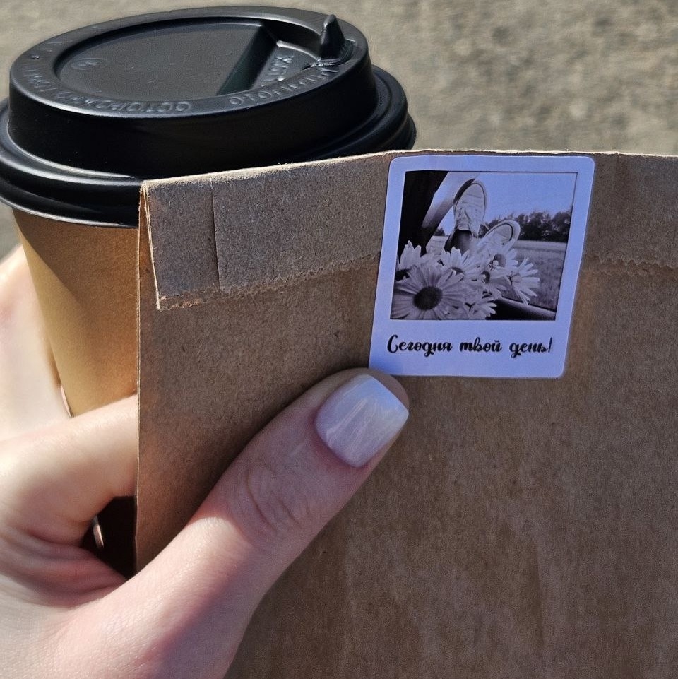 Правда она меня несколько раз случайно порезала, моя вечная проблема, когда хожу на ногти. Делаю ногти очень редко, только если планируются мероприятия, а так не люблю 