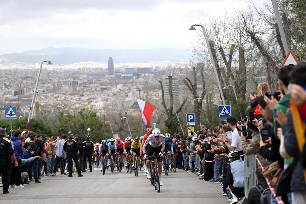 Павел Сиваков атакует в Барселоне на Вуэльте Каталонии