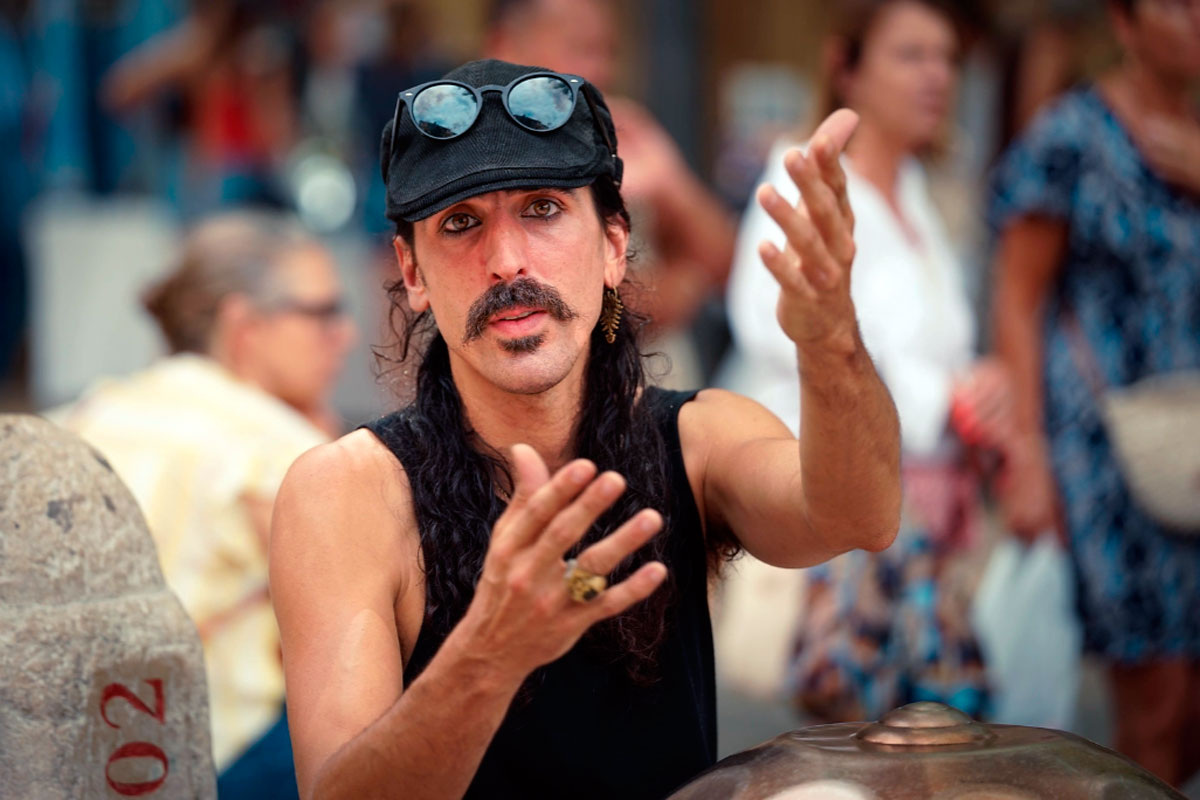 Мы верим, что если будем умны, предусмотрительны и дисциплинированны, то сможем избежать боли, потерь и неудач