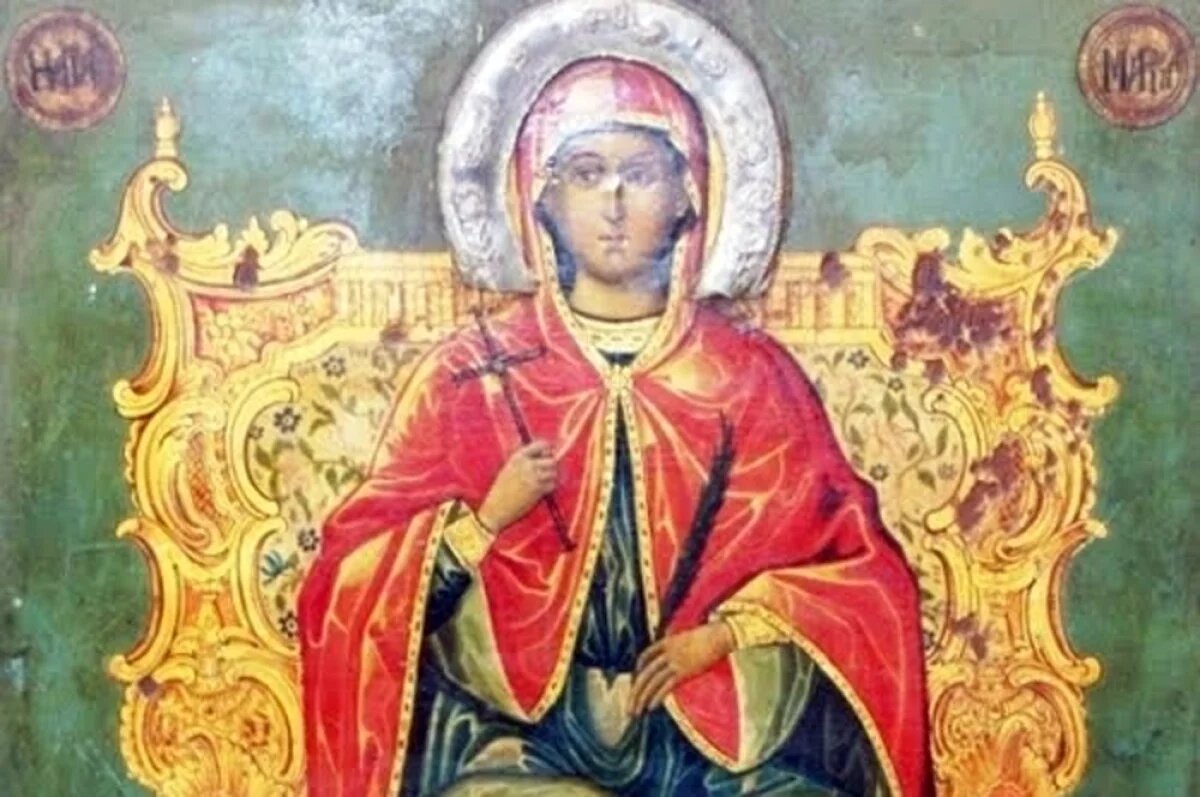    В первоначальном варианте святая носила имя Марина. Это имя ассоциировалось с морем, потому и прозвище она носила Лазоревая.