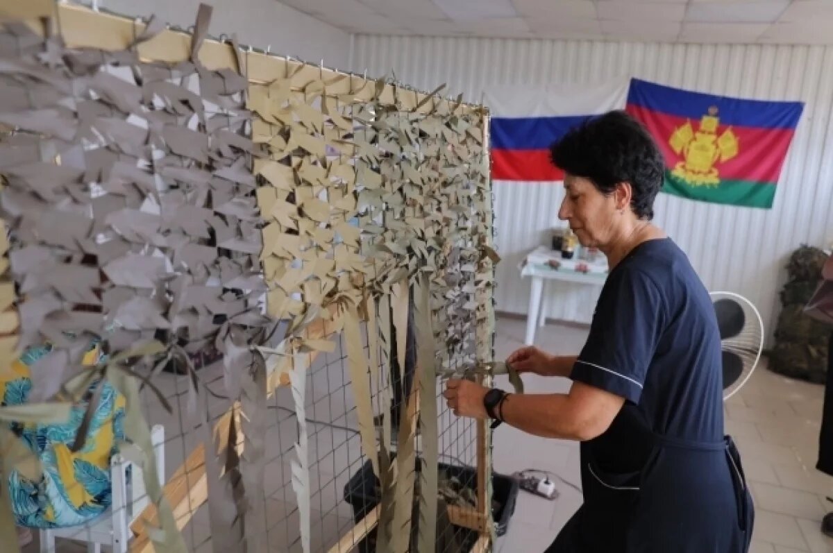    Кондратьев пообщался с помогающими бойцам СВО волонтерами из Краснодара