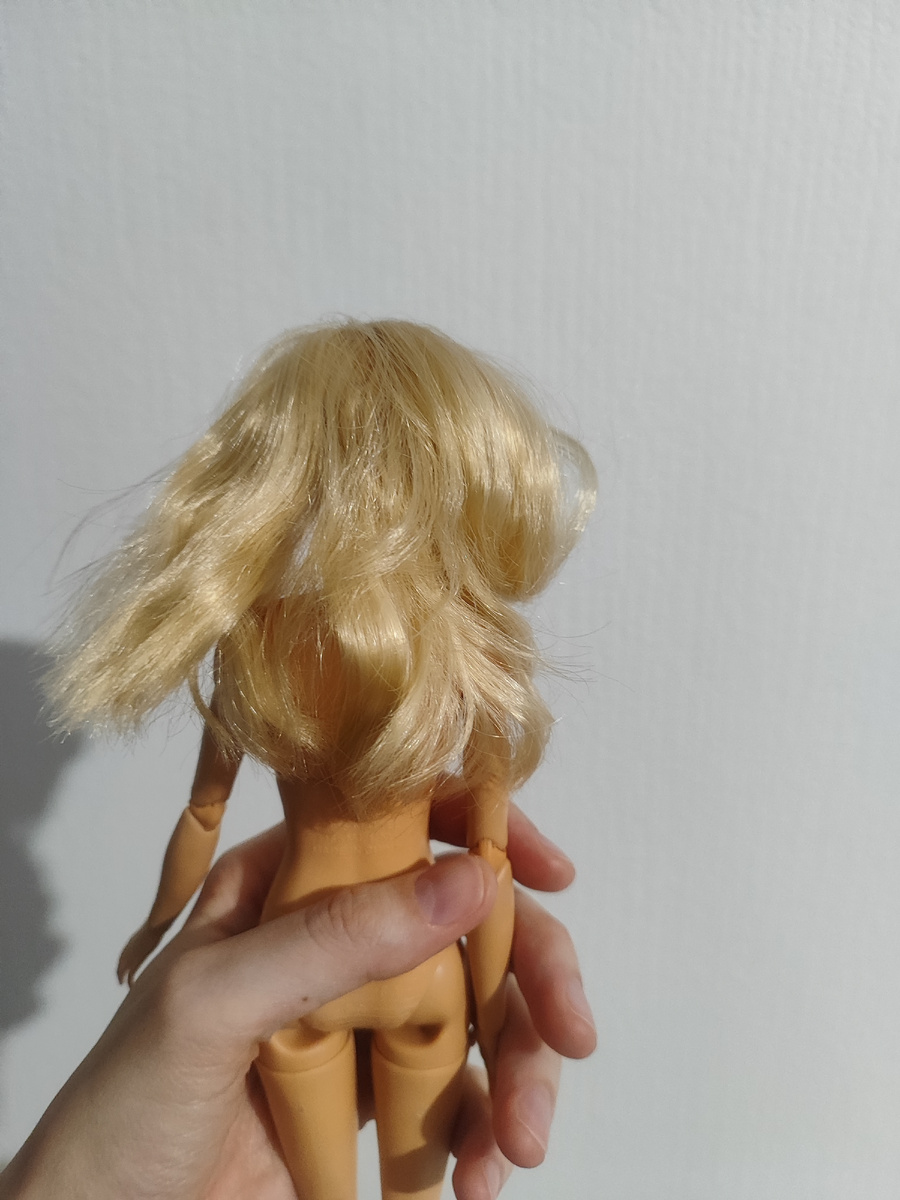 Как помыть волосы кукле Barbie. Фото автора.