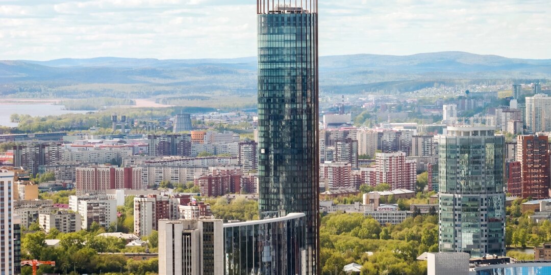 Офисное здание рухнуло в Екатеринбурге: МЧС ищет возможных пострадавших