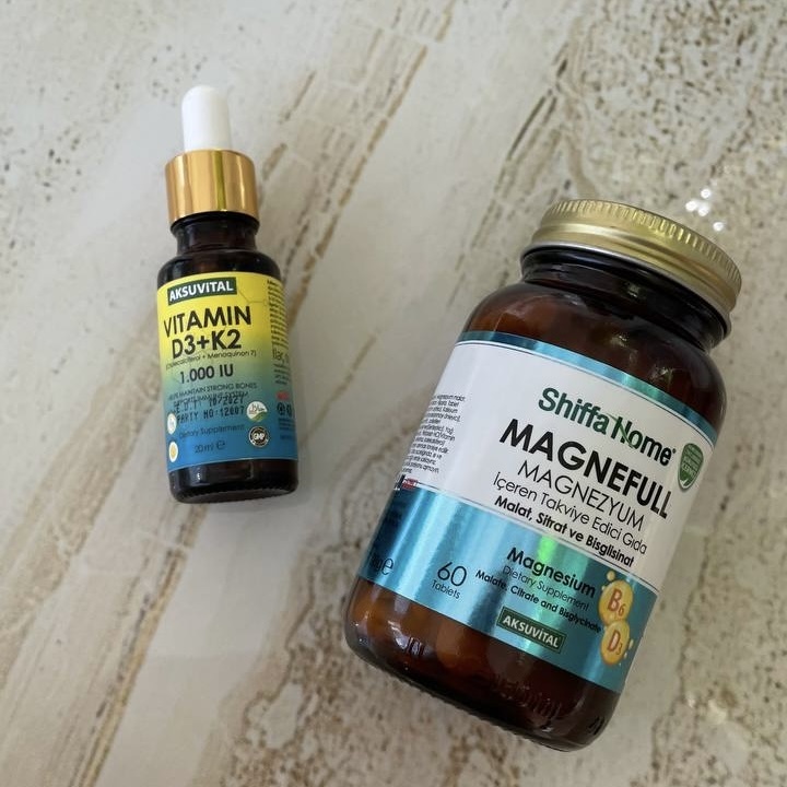 Витамин D3+K2 и Magnefull содержит магний сразу в трёх биодоступных формах (цитрат, малат и безглицинат) плюс B6 и D3