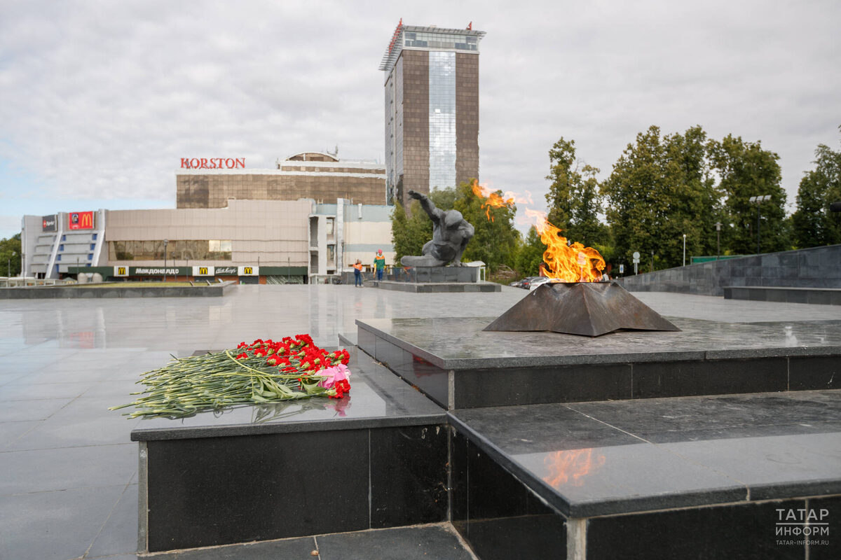 9 ноября 2024 года четверо подростков попытались потушить Вечный огонь в парке Горького в Казани