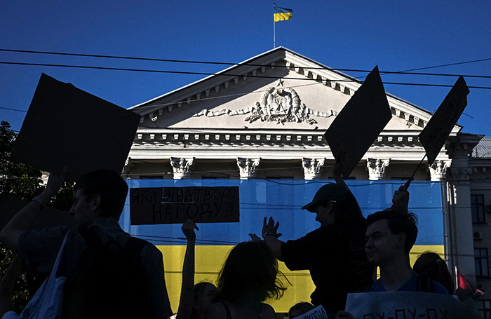    Протесты на Украине против законов, ограничивающих независимость антикоррупционных органов.REUTERS/ stringer