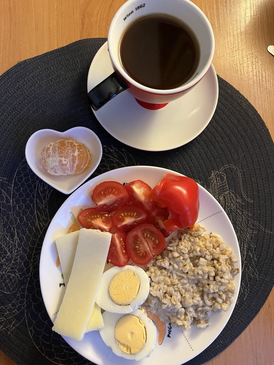 Один из вариантов моих завтраков. Сбалансирован по БЖУ. Фото автора