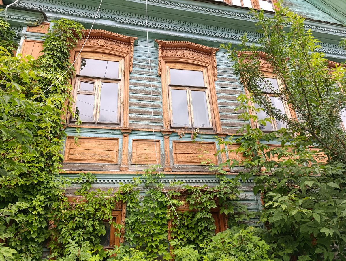 Второй, признаемся, нам нравится чуть больше.