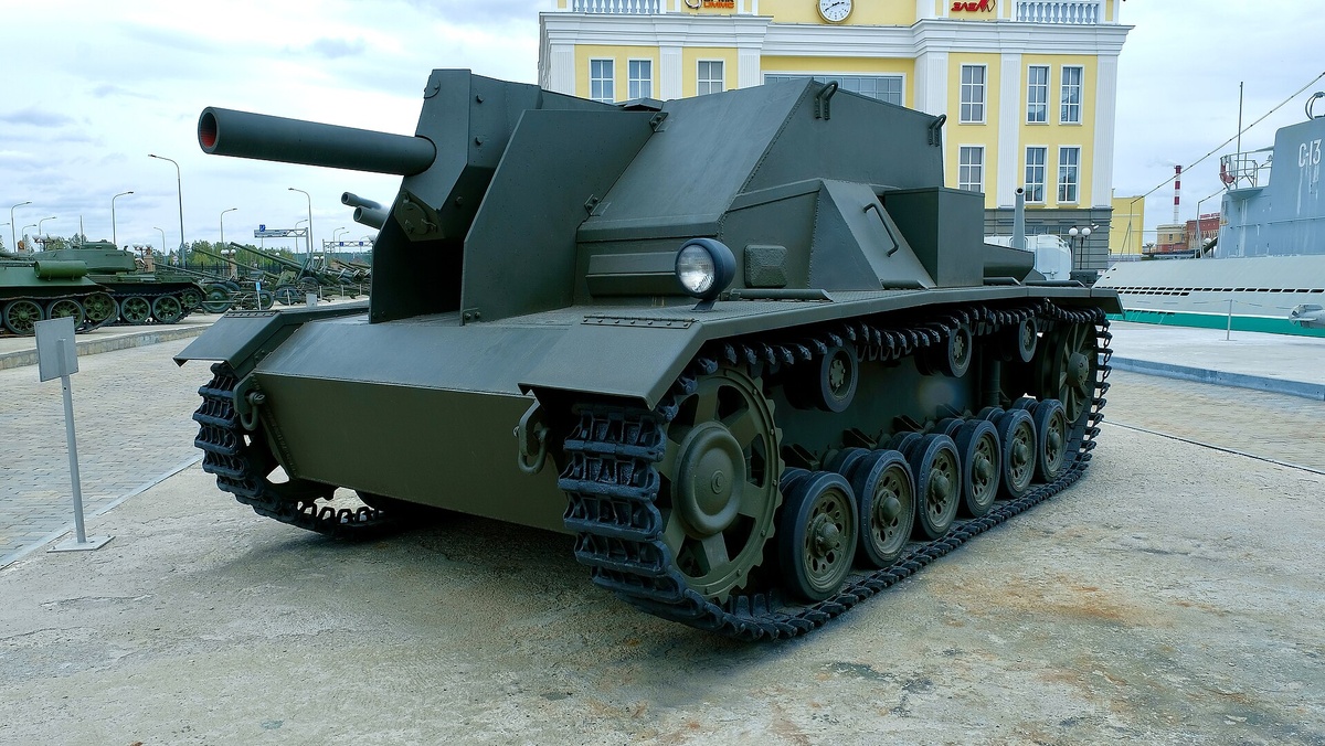 Макет САУ СГ-122 собственной персоной. Оригинальных машин в наши дни уже не осталось. Фотография в свободном доступе.