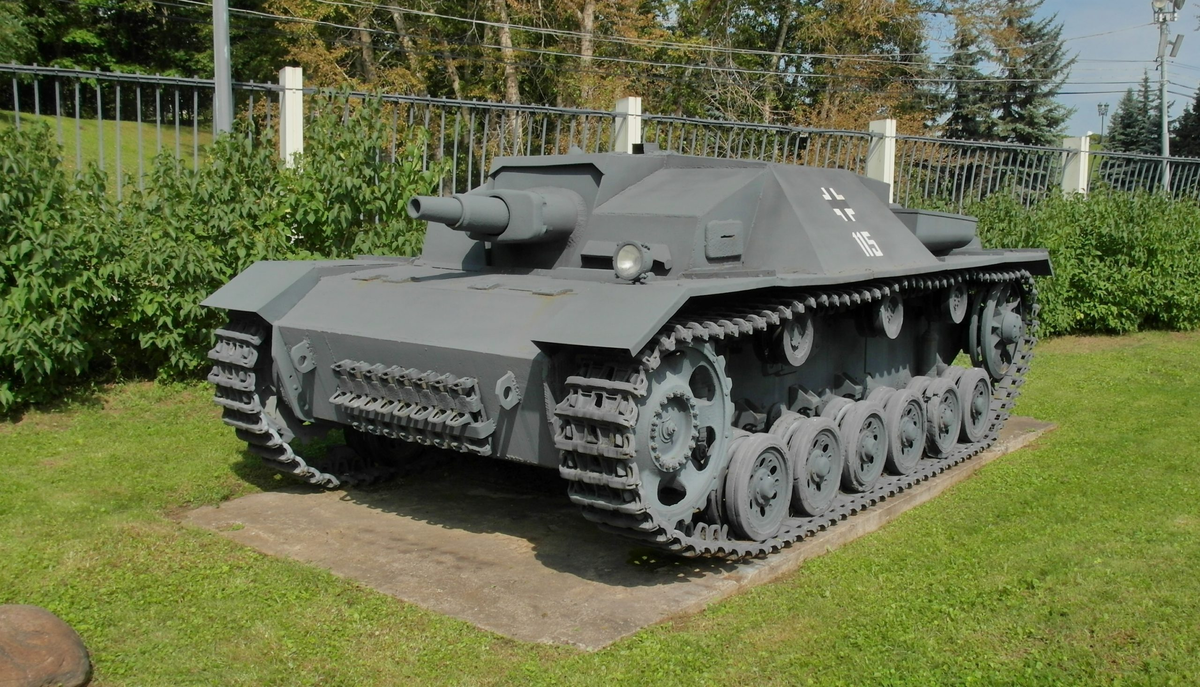 Немецкая штурмовая САУ StuG III с короткоствольной пушкой 7,5 cm KwK 37 L/24. Фотография в свободном доступе.
