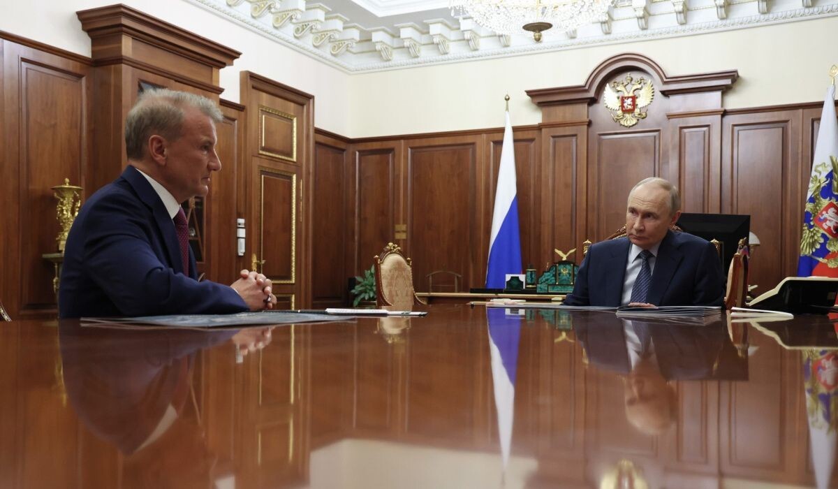     Встреча с председателем правления ПАО «Сбербанк» Германом Грефом. Источник: kremlin.ru Автор фото: Пресс-служба Кремля