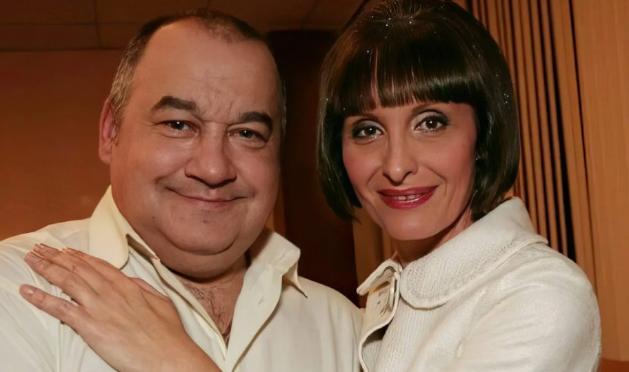 30 лет в браке, как выглядит муж, две дочки и большие проблемы со здоровьем артистки Светланы Рожковой
