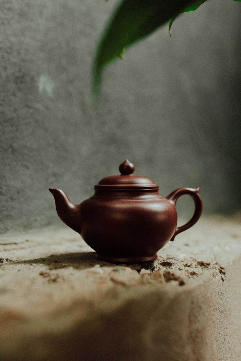 Исинский чайник полуручной работы из пористой глины для заваривания улунов и пуэров