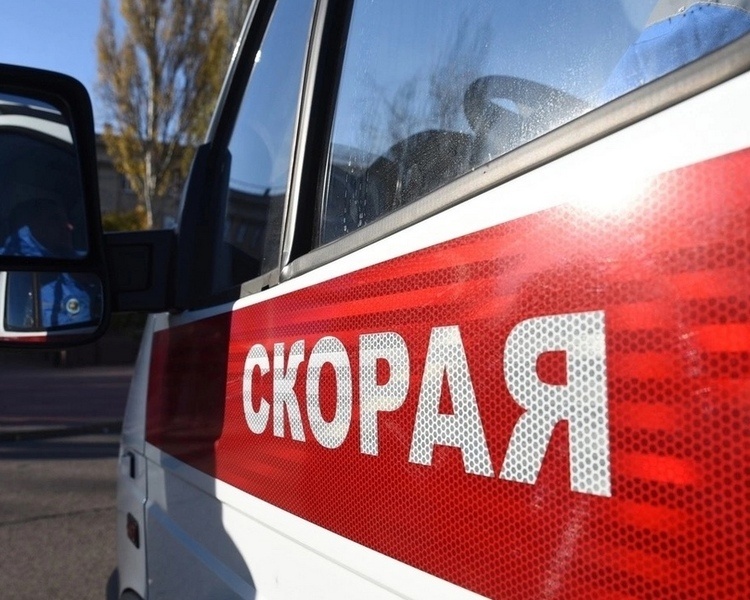     В Курской области вражеский дрон атаковал трактор во время полевых работ