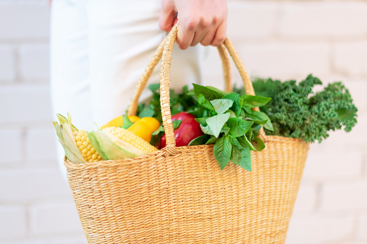 Shutterstock📷Яблоки — полезный продукт, но питаться только ими не целесообразно