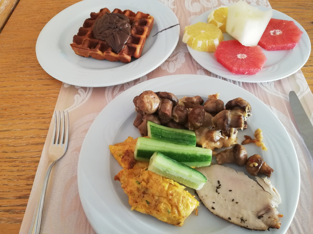 Или же Вас манит шведский стол?.. Фото автора.