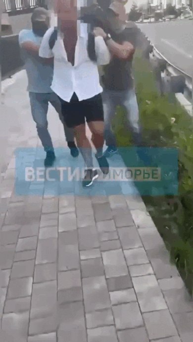    Задержание "скромного" полицейского. Кадры с Telegram-канала "Вести Приморье"