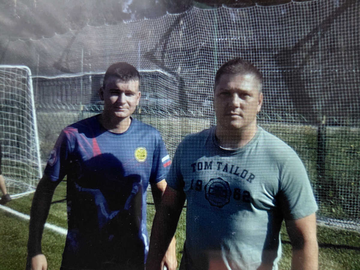 Захар Юрьевич Тугушев (слева) со своим коллегой и педагогом Антоном Вячеславовичем Шариковым на тренировке в ЛОЦ "Заря"