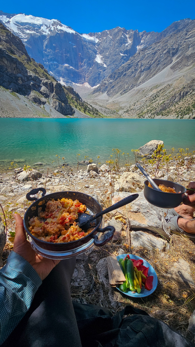 Завтрак на озере Куликалон