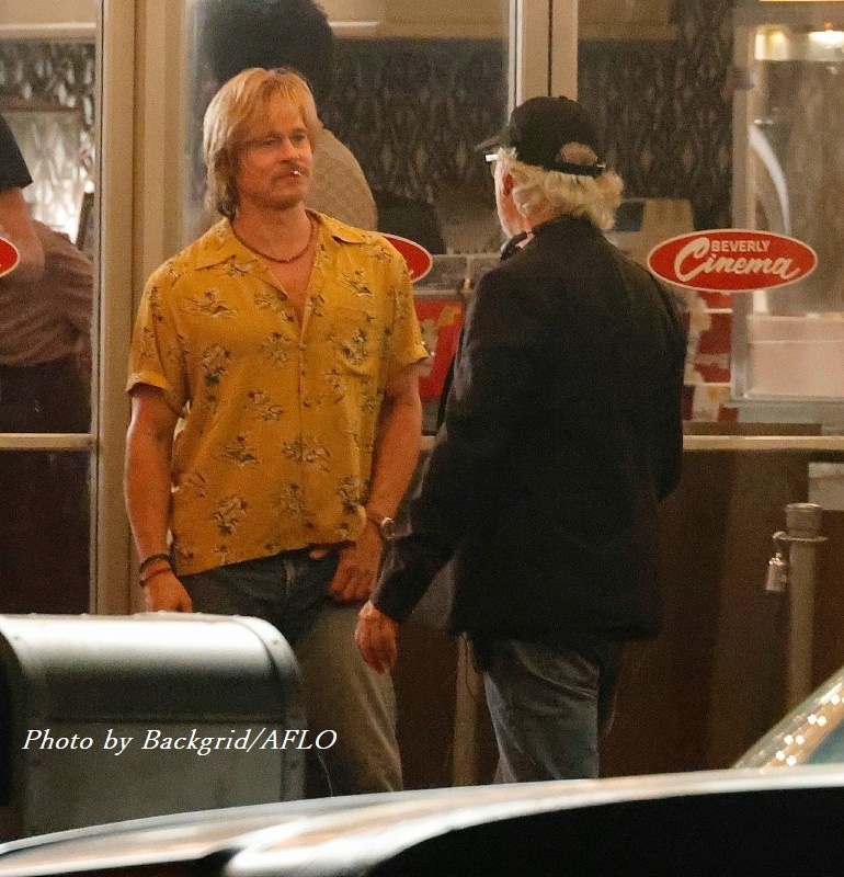 Брэд Питт в образе Клиффа Бута на съемках спин-оффа «Однажды в... Голливуде»