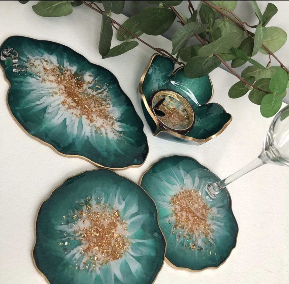 Вот такие наборы я научилась делать ДОМА НА БАЛКОНЕ путём кучи проб и ошибок и продавать их за 6500руб. за набор. Я прошла большой путь от балконно-кухонного творчества до своей творческой студии в Москве. И быстро вас научу всему. 