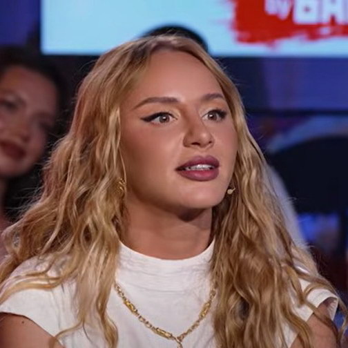     Анна Asti отстраивает свою деревню с конюшней