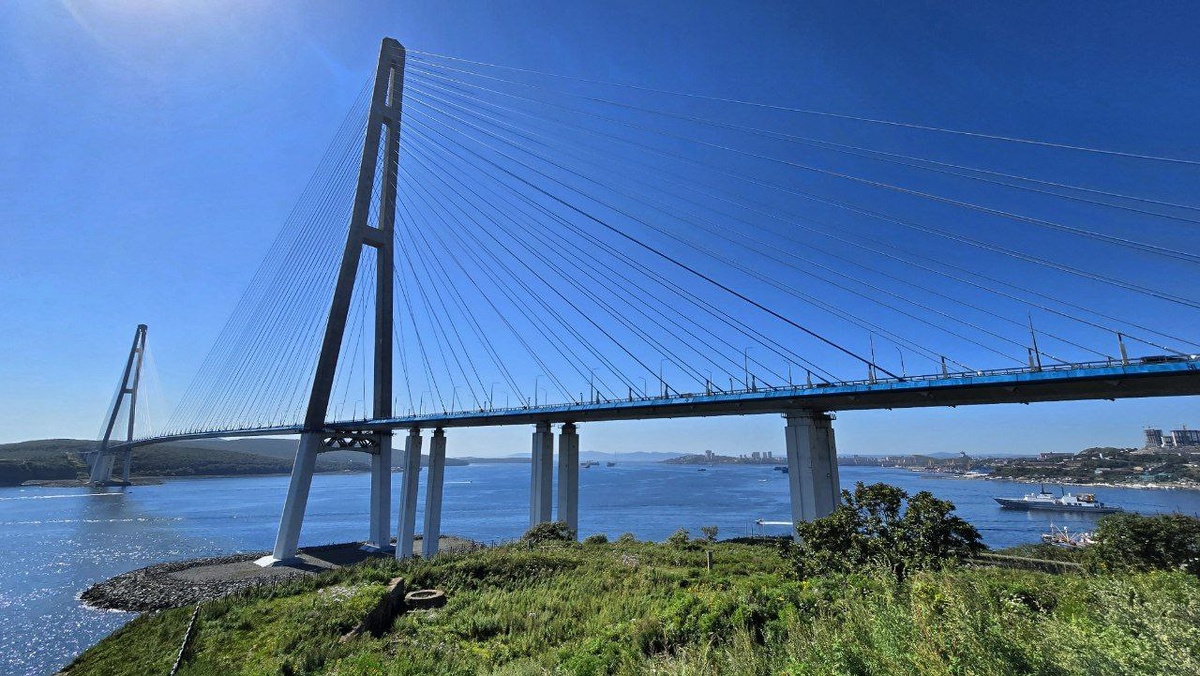 Мост на остров Русский