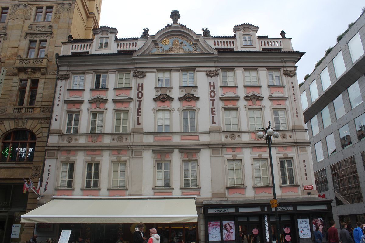 Дом "У золотого улья"