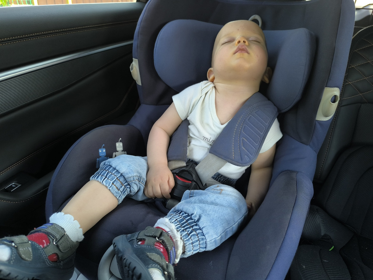 Зачем, зачем ты вылезаешь из всех ремней!