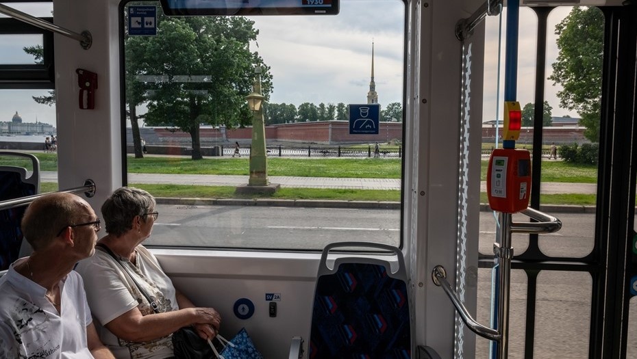    Пассажиры в общественном транспорте Петербурга. Автор фото: Тихонов Михаил/ДП