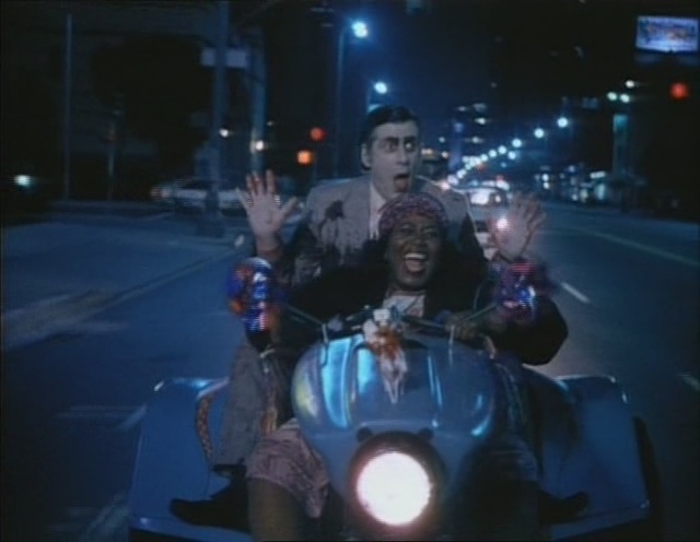 Кадр из фильма «Мертвые не умирают» (1990)