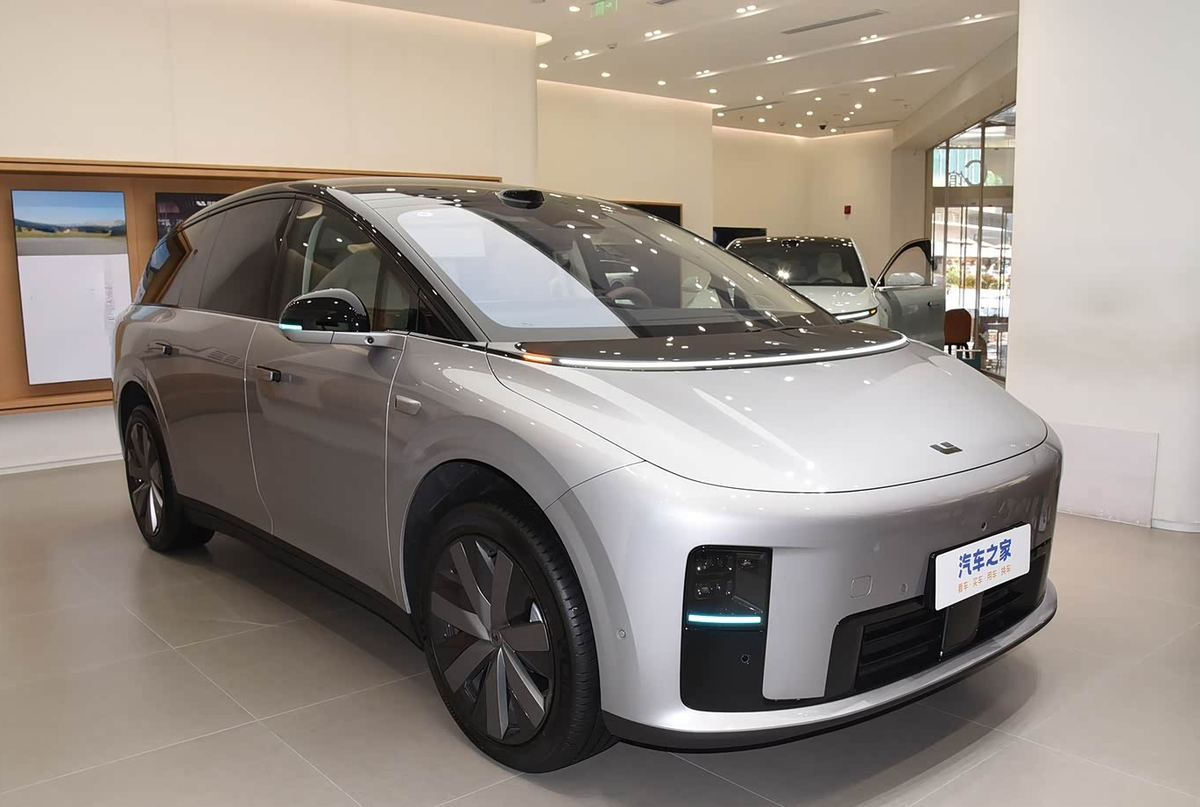 Новый кроссовер бренда – Li i8
