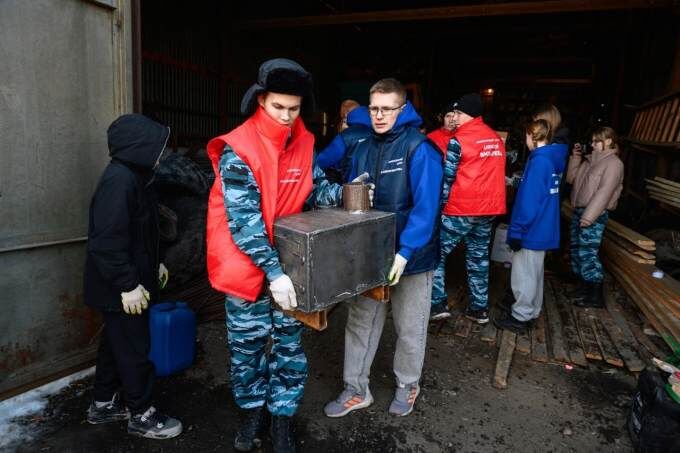    Волонтеры Алексея Вихарева Евгений Иванов