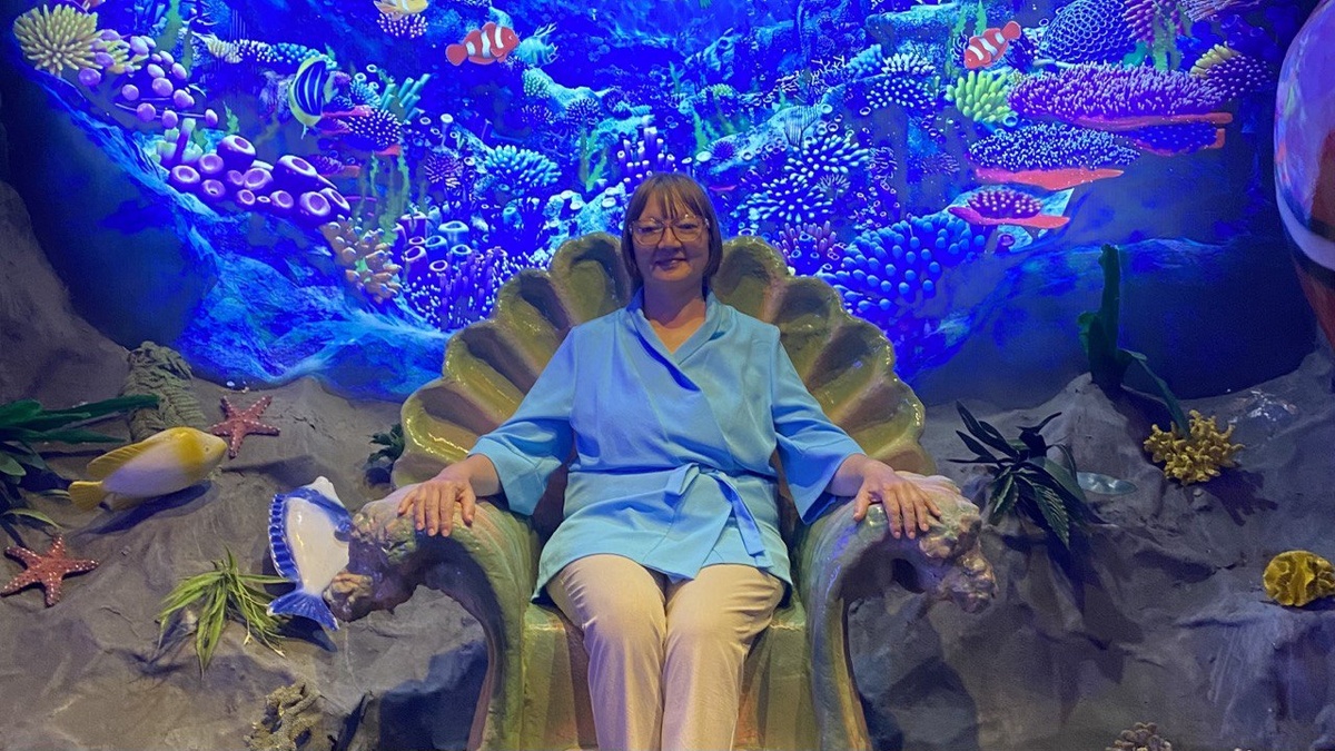 Знакомьтесь - Нелли, моя дорогая мама на морском троне :)