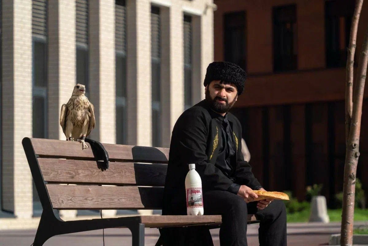    Сургутский актёр снялся в скетчкоме вместе с Михаилом Галустяном