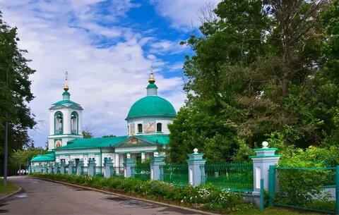 Храм Живоначальной Троицы на Воробьёвых горах